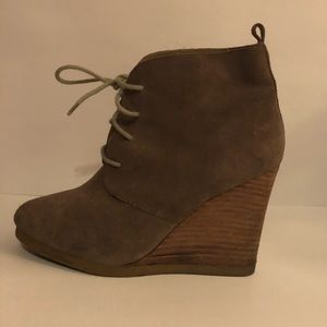 Steve Madden wedges. Size 9